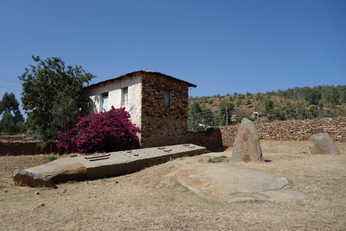 axum aksum collapsed stelae (2)