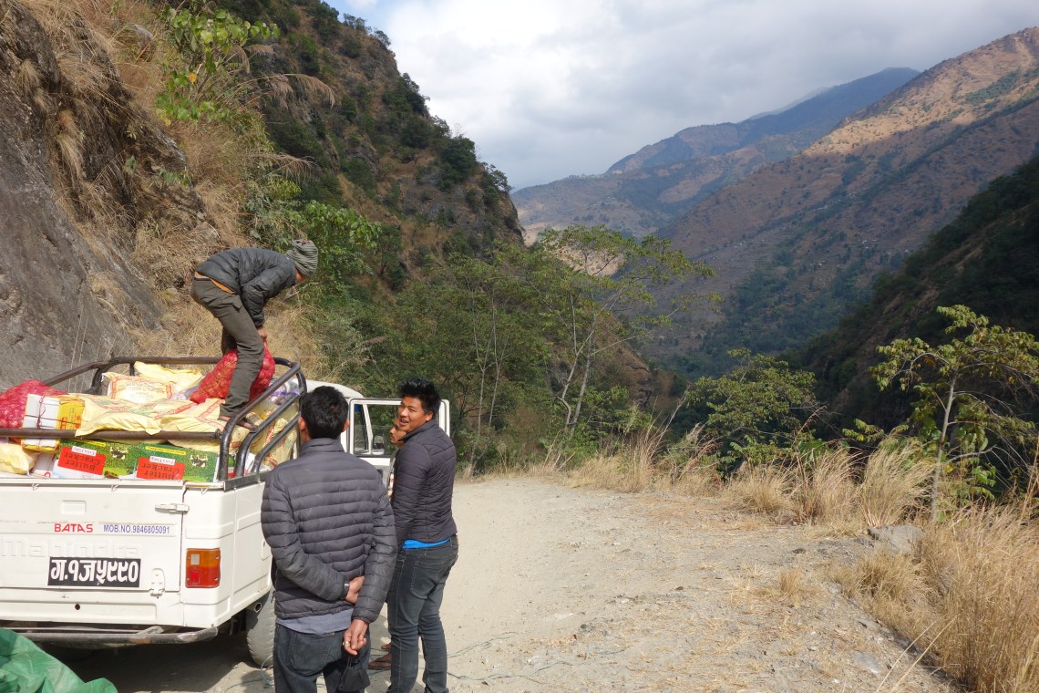 annapurna circuit nepal jeep mahindra