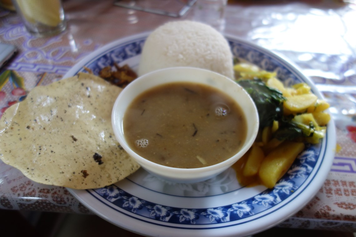 dal bhat nepal himalayas