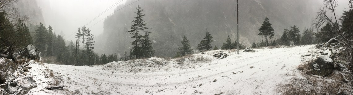 annapurna circuit snow travel blog nepal (1)