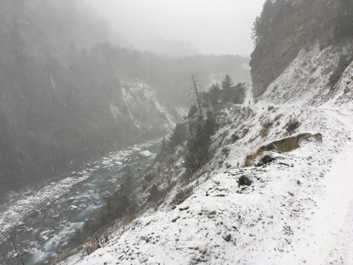 annapurna circuit snow travel blog nepal (2)
