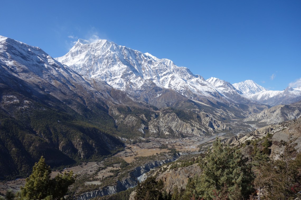 manang valley mountains nepal himalayas travel blog (2)