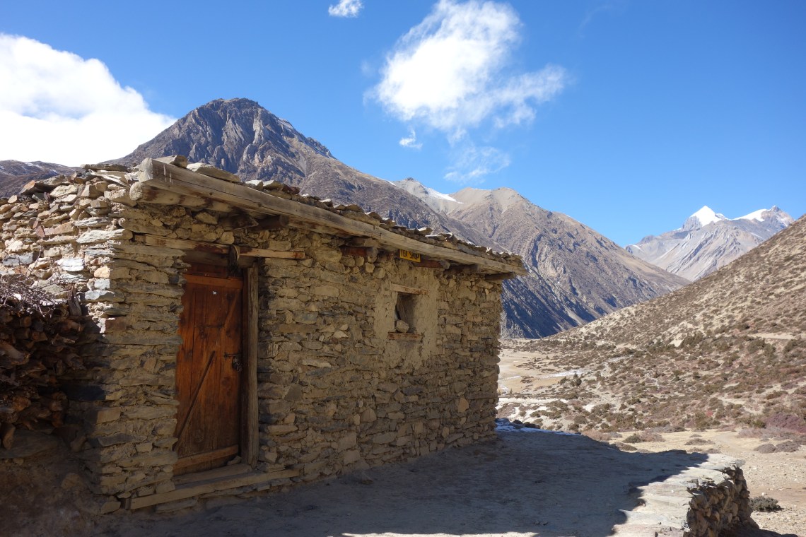 remote teahouse in nepal himalayas