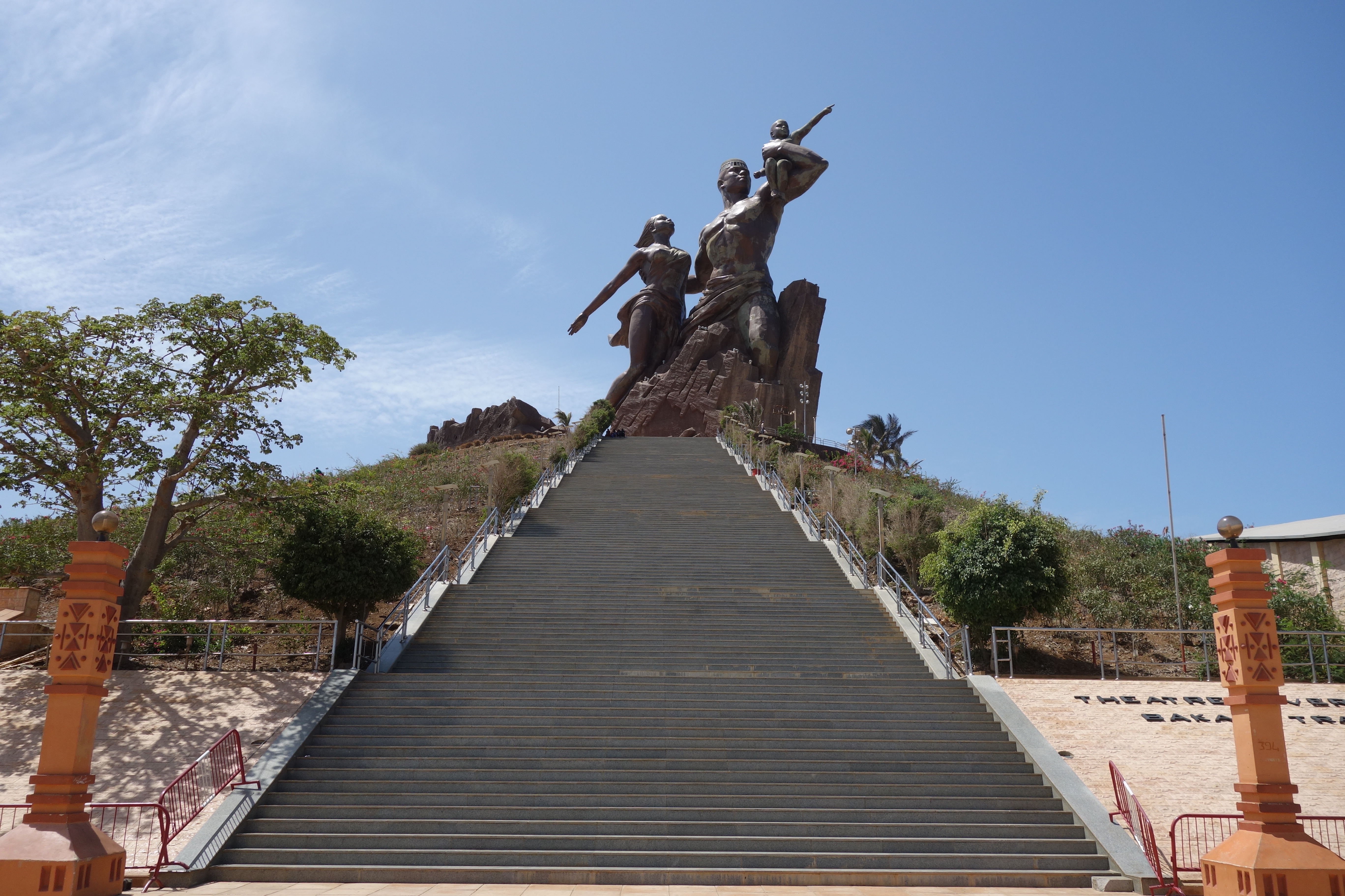 african renaissance monument monument de la renaissance africaine dakar senegal travel blog (1)