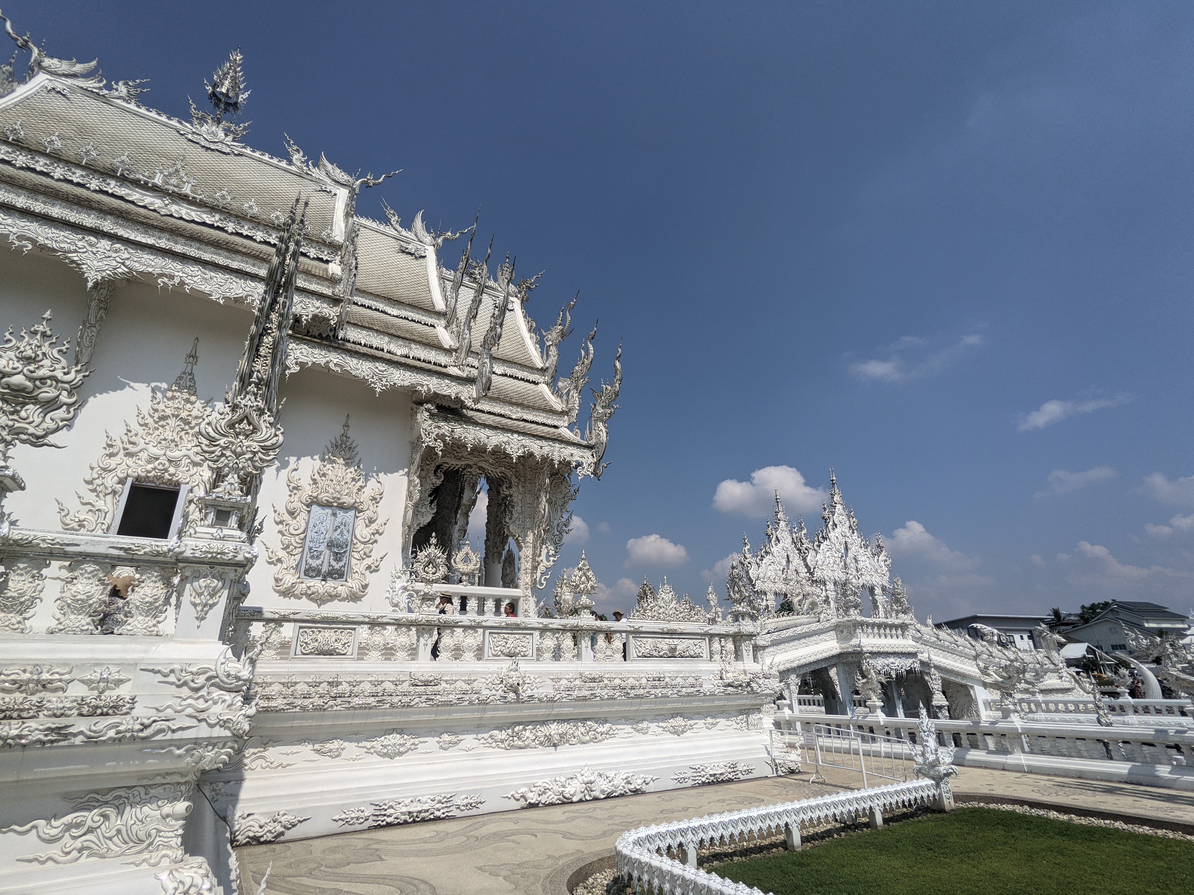 The architecture of Wat Rong Khun is extremely intricate.